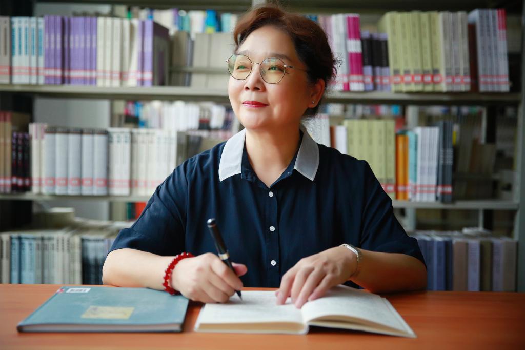 郑雅玲 系主任、教授.jpg